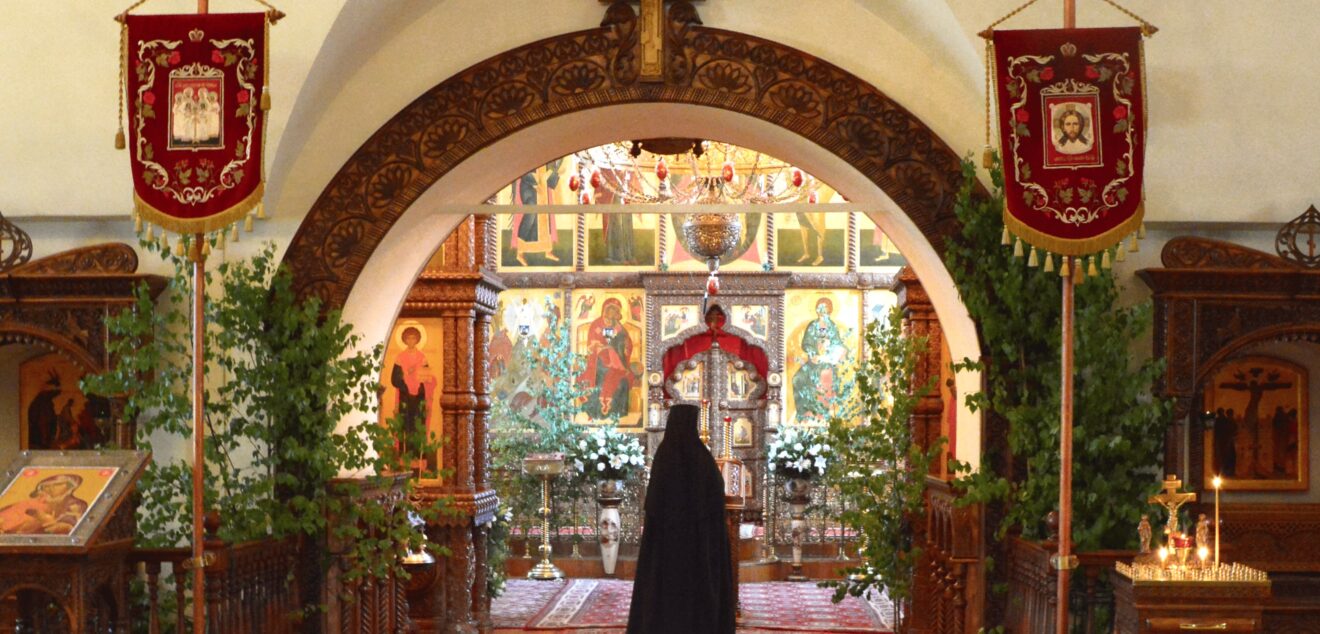 Заказать молебен святым